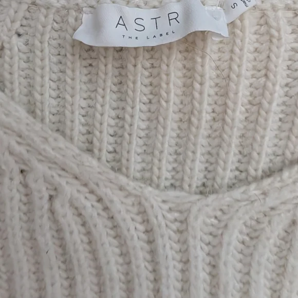 ASTR THE LABEL Mallory Off Shoulder Cream Ribbed Knit Sweater Crop Top  Small - Picture 9 of 11